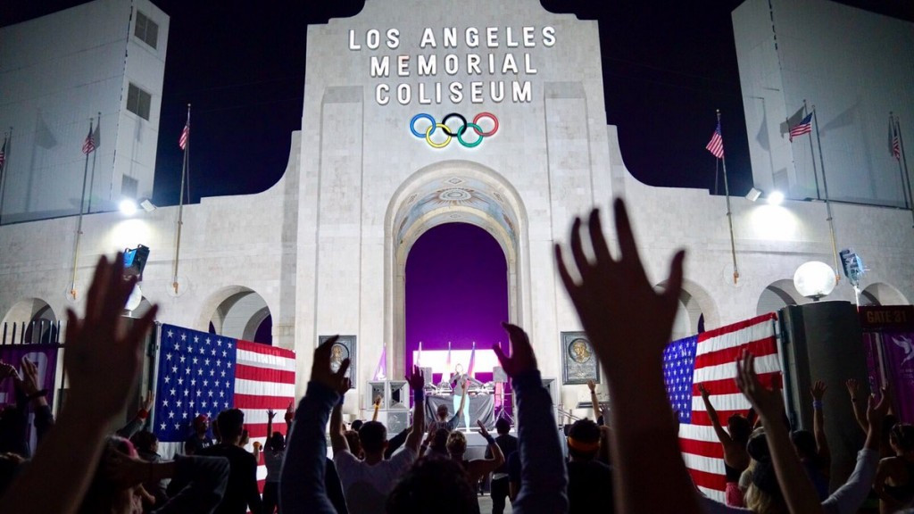 Los Angeles 2024 celebrate candidature file submission with dawn party